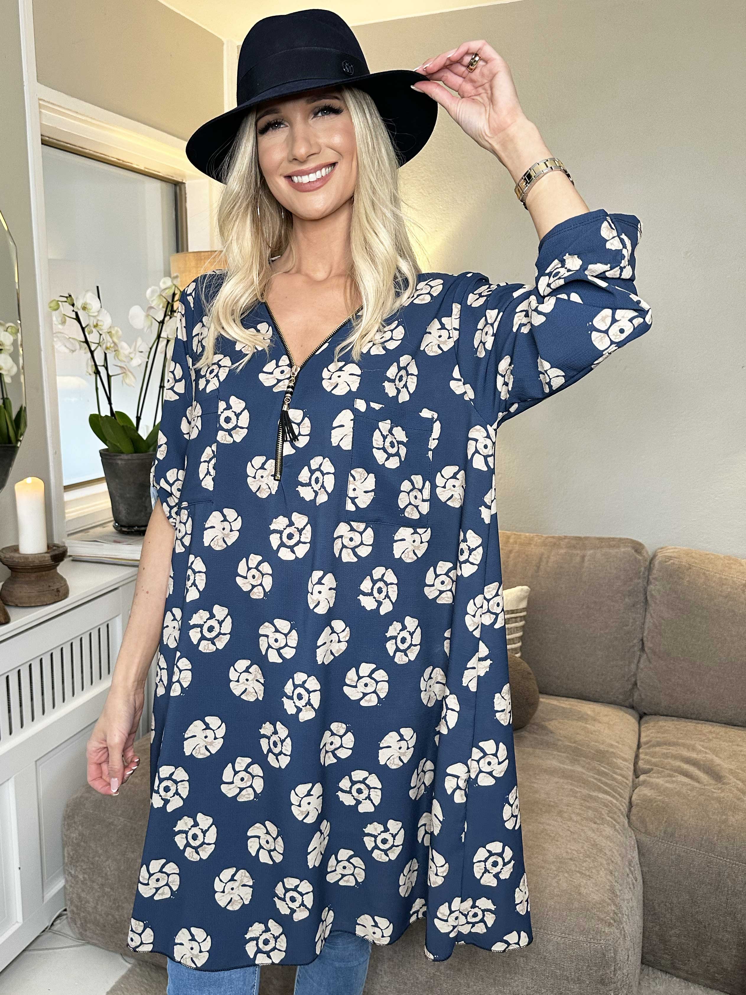 Claudia Print Dress - Tunikaklänning med tryck och dragkedja